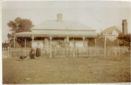 7634