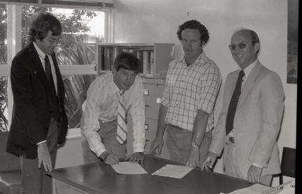 28300
