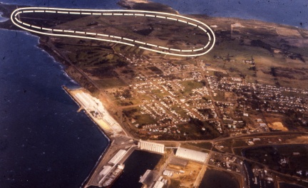 18943