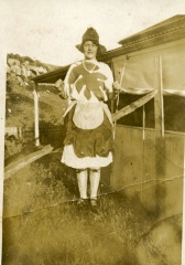 18658